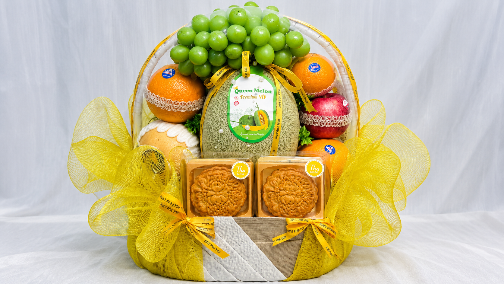 Hộp quà bánh Trung Thu và trái cây
